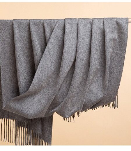 UGG Pure Cashmere Shawl Mitchell-Y in mid grey detail